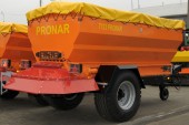Posypywarka jednoosiowa soli i piasku PRONAR T132